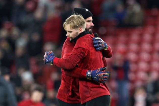 Alisson (đội mũ) và Kelleher đều có ý định rời Liverpool thời gian tới.